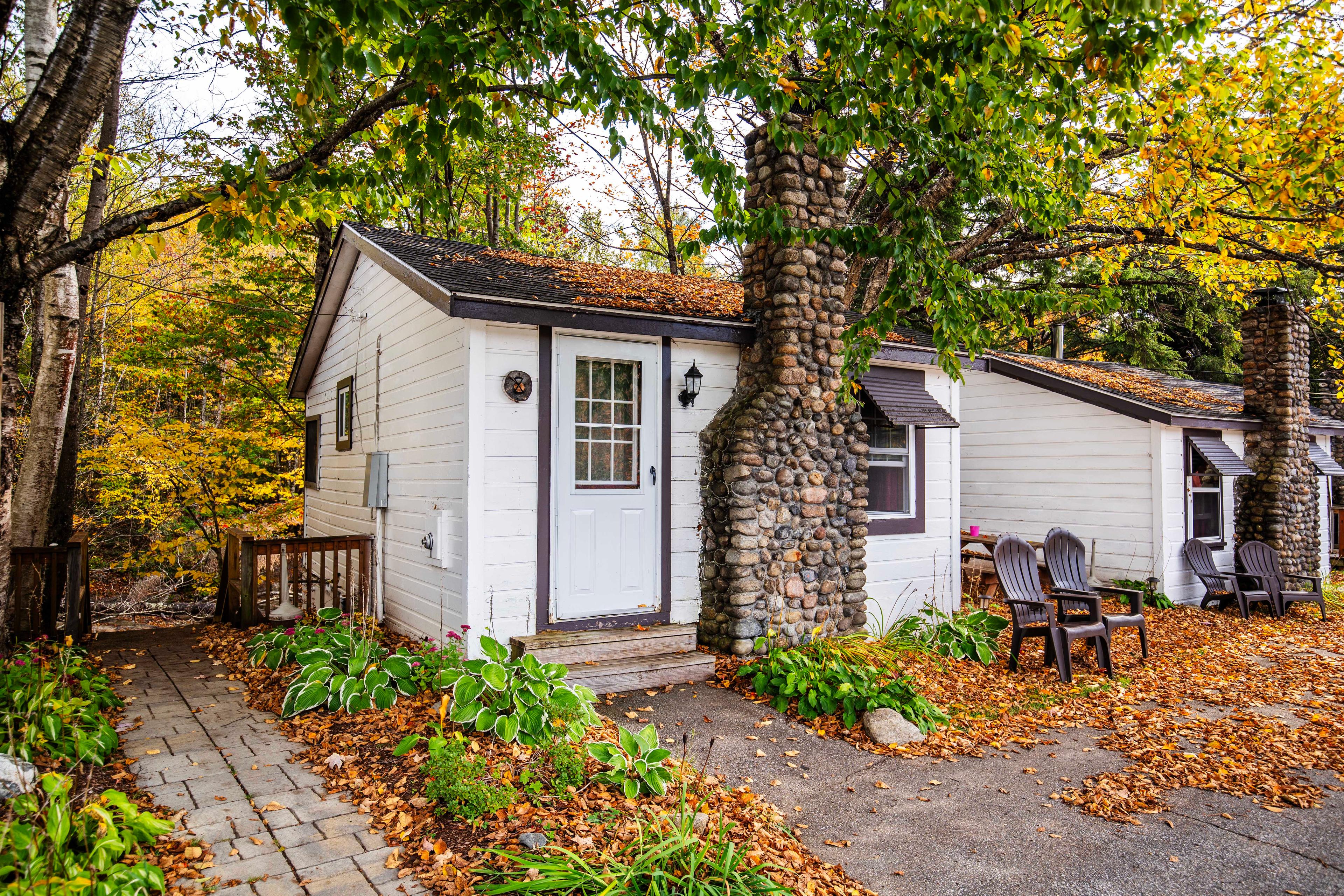 Secluded and peaceful cabin stay at Lost River, Pemi Cabins. #CabinGetaway #ScenicViews #YearRoundComfort #VacationRental