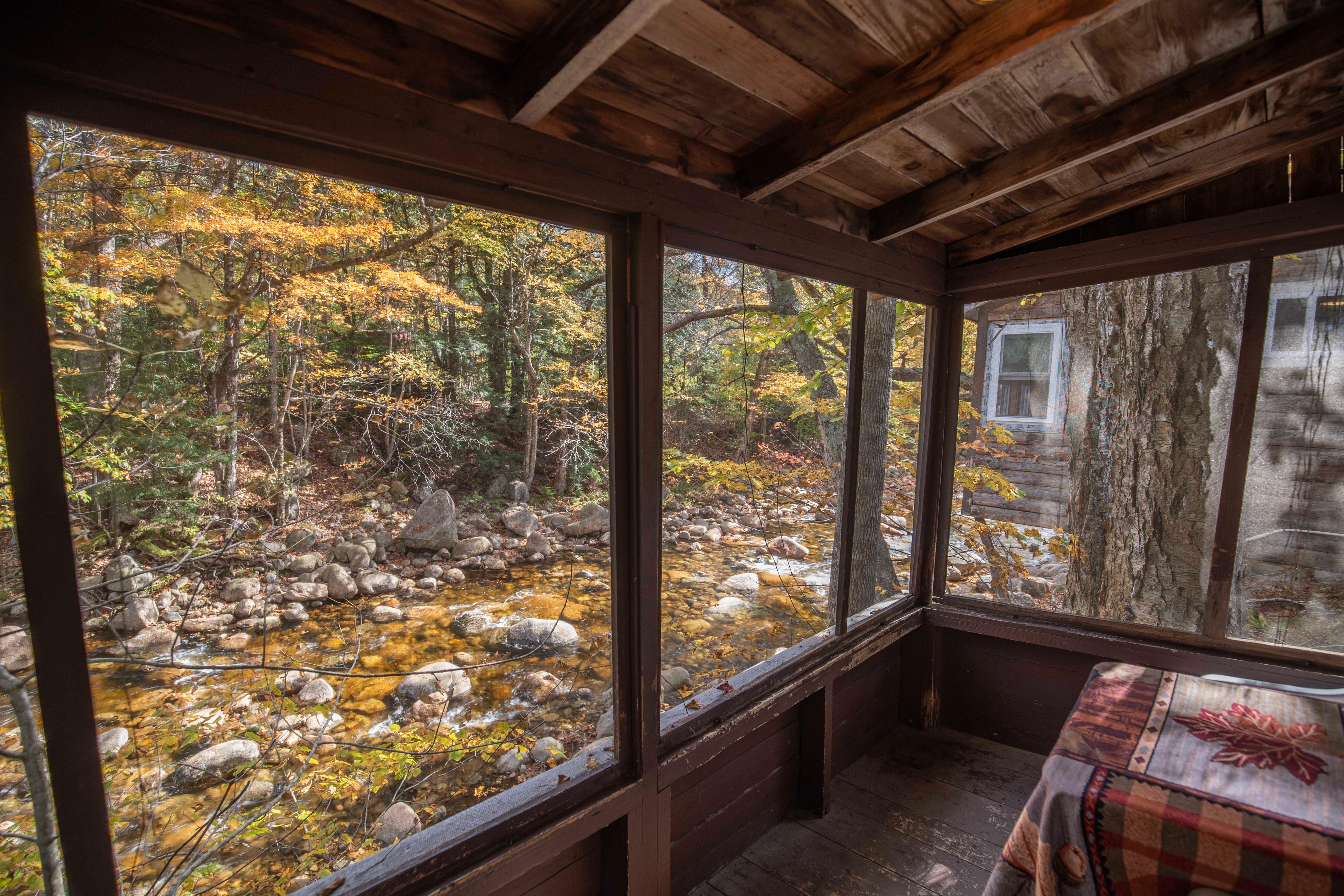 Outdoor dining and relaxation on the porch of Deer Haven cabin. #ScenicViews #YearRoundComfort #VacationRental #MountainRetreat