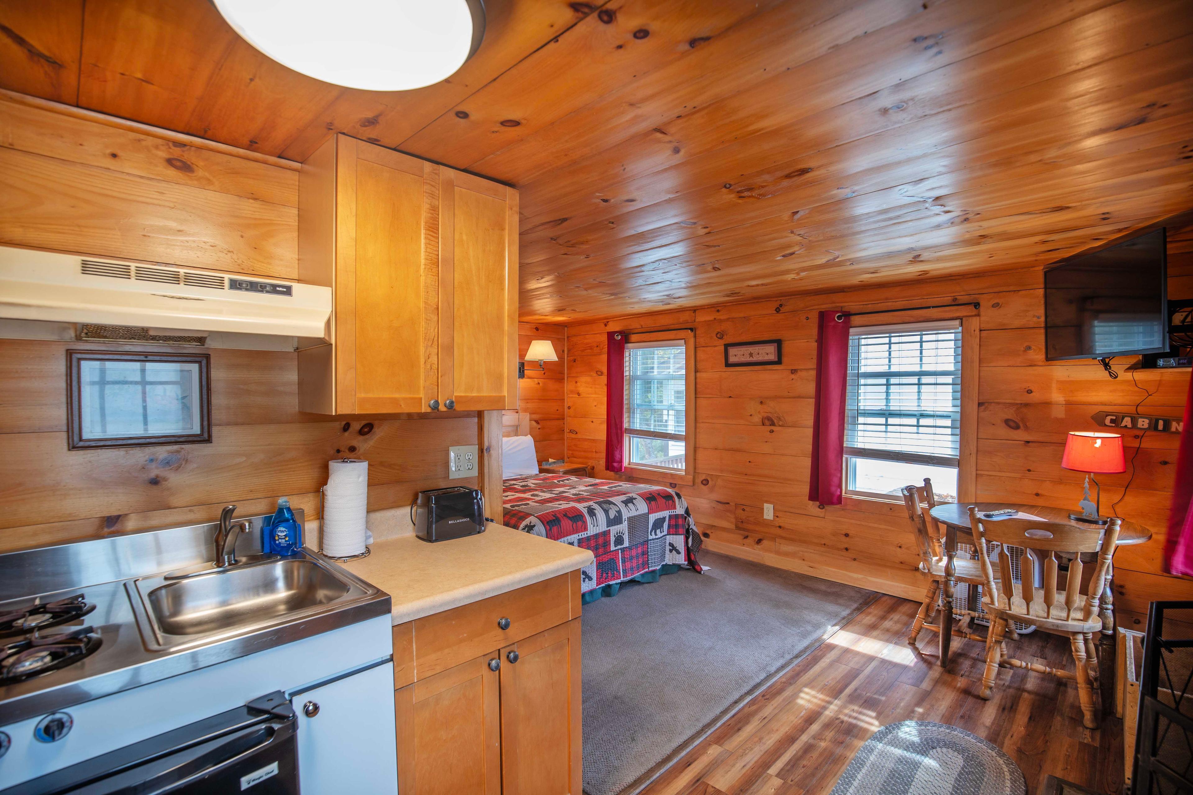 Cozy and inviting accommodations at Lost River cabin. #CozyLivingRoom #FullBathroom #HiddenGem #NatureBeauty