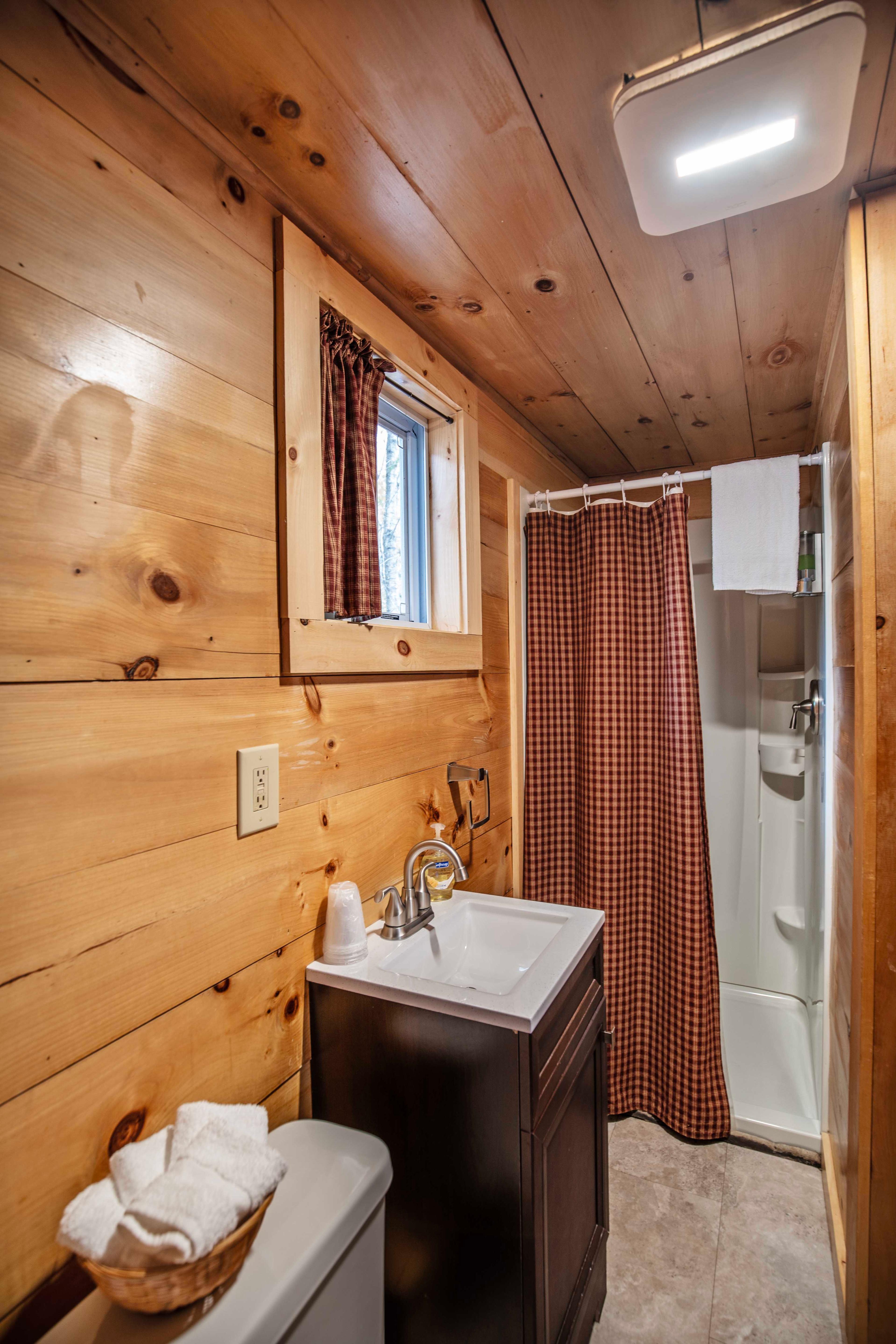 Full bathroom with stand-up shower near the bedroom in Lost River cabin.  #FullBathroom #HiddenGem #NatureBeauty #AdventureAwaits