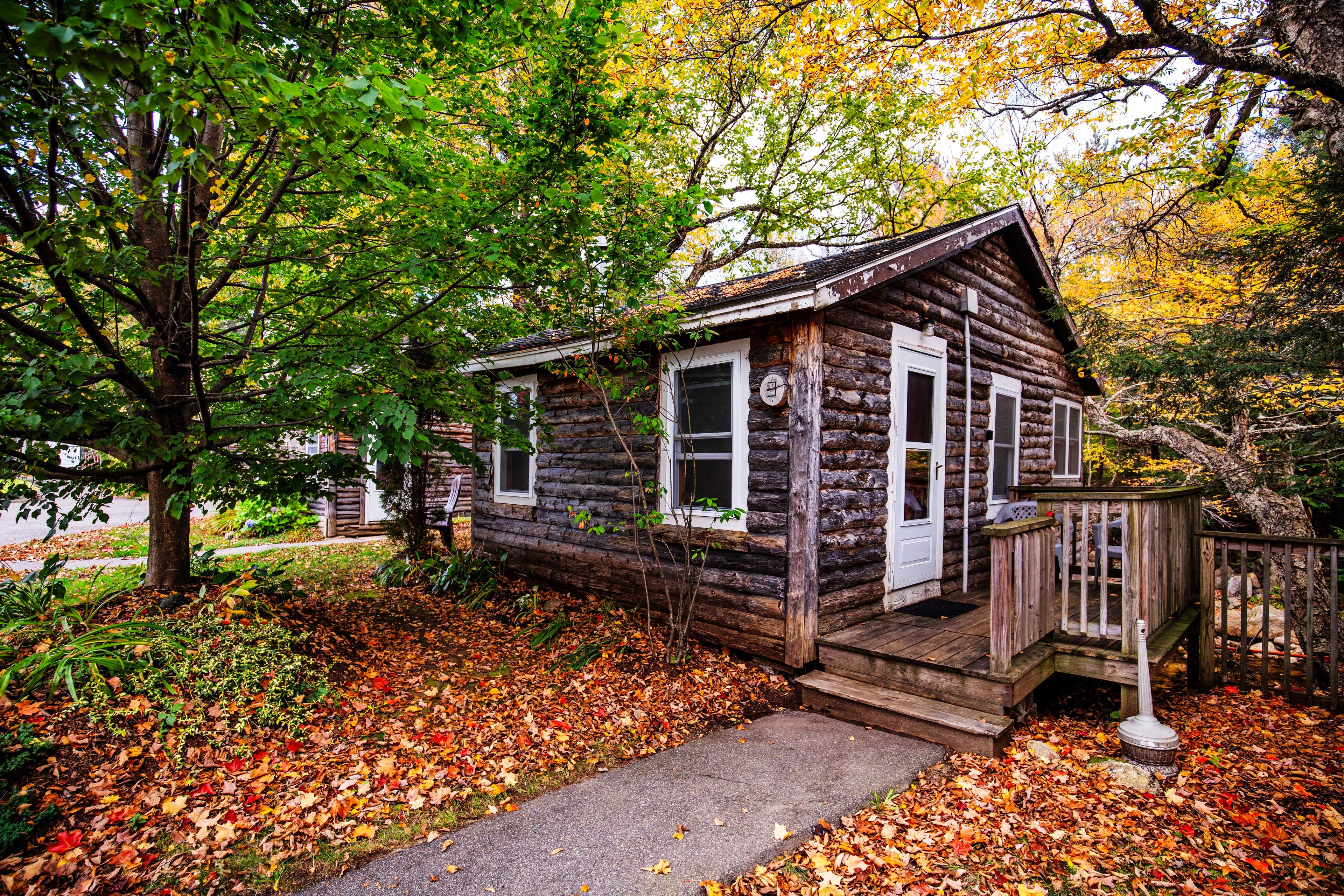 Cozy riverfront retreat at Fox Hollow, nestled on the Pemigewasset River. #FoxHollow #PemiCabins #PemigewassetRiver #RiverfrontCabin