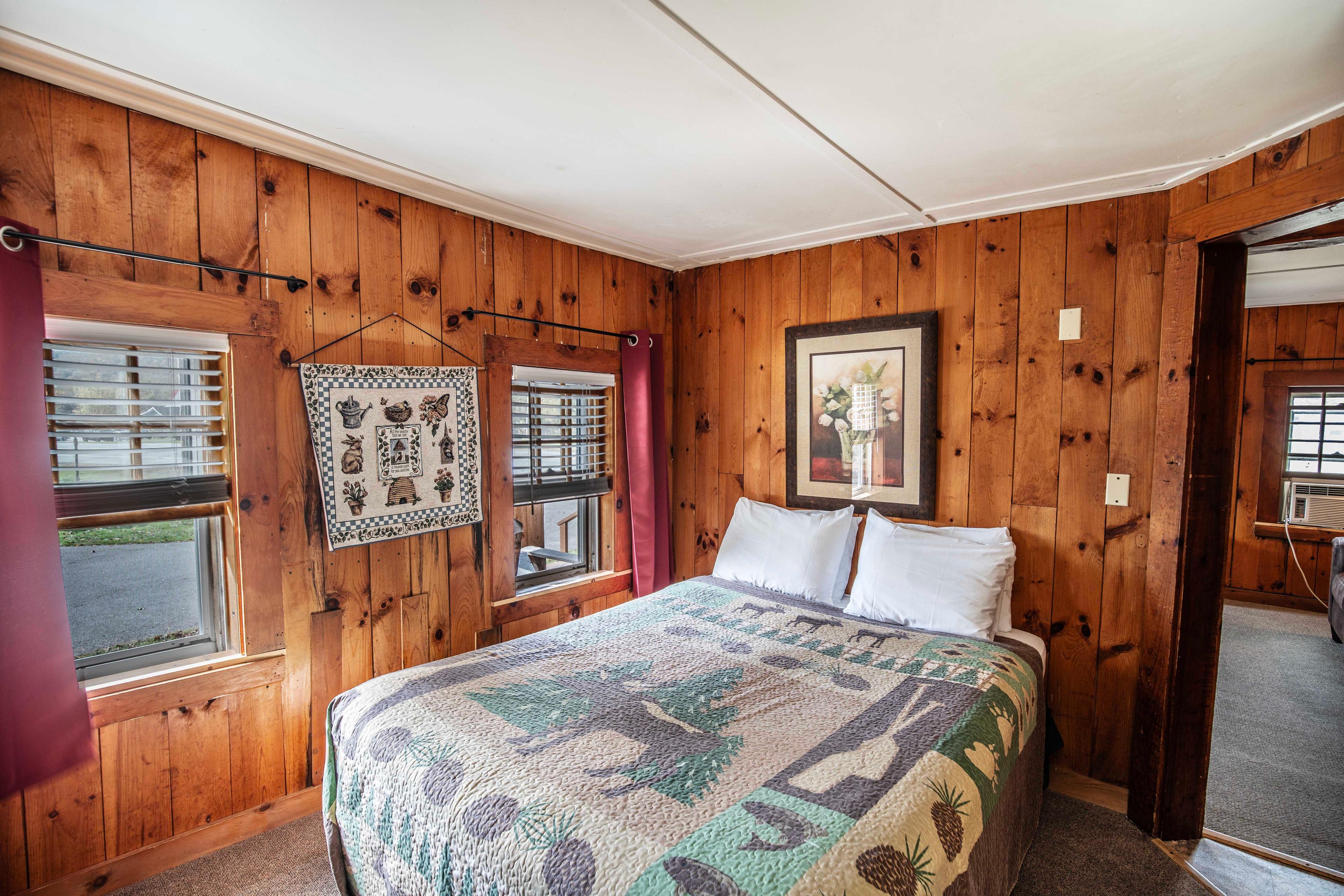 Spacious bedroom with queen-sized bed at The Pemi Trail cabin. #NatureLovers #HomeAwayFromHome #CabinLife #ScenicBeauty