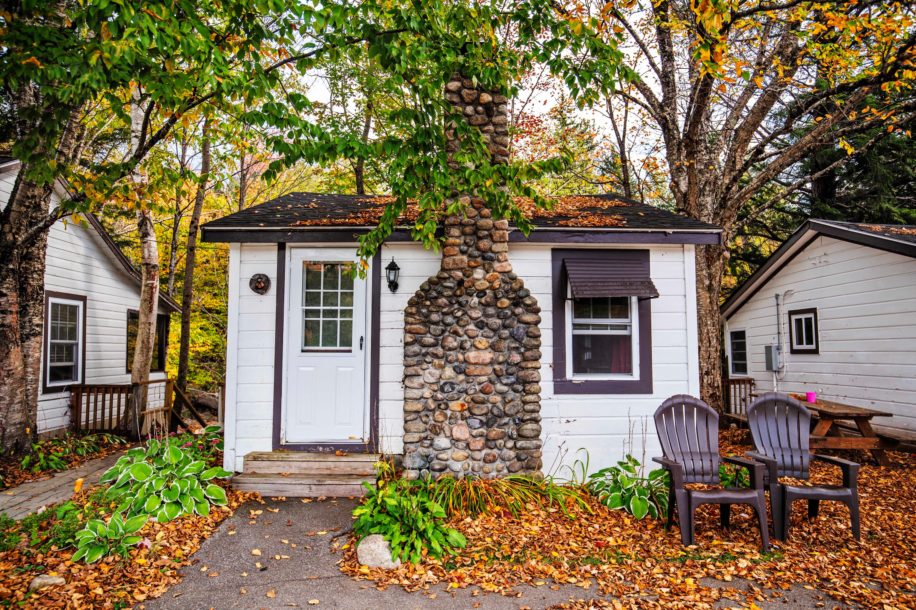 Charming Lost River cabin nestled next to the Pemigewasset River at Pemi Cabins. #LostRiver #PemiCabins #PemigewassetRiver #RiversideCabin