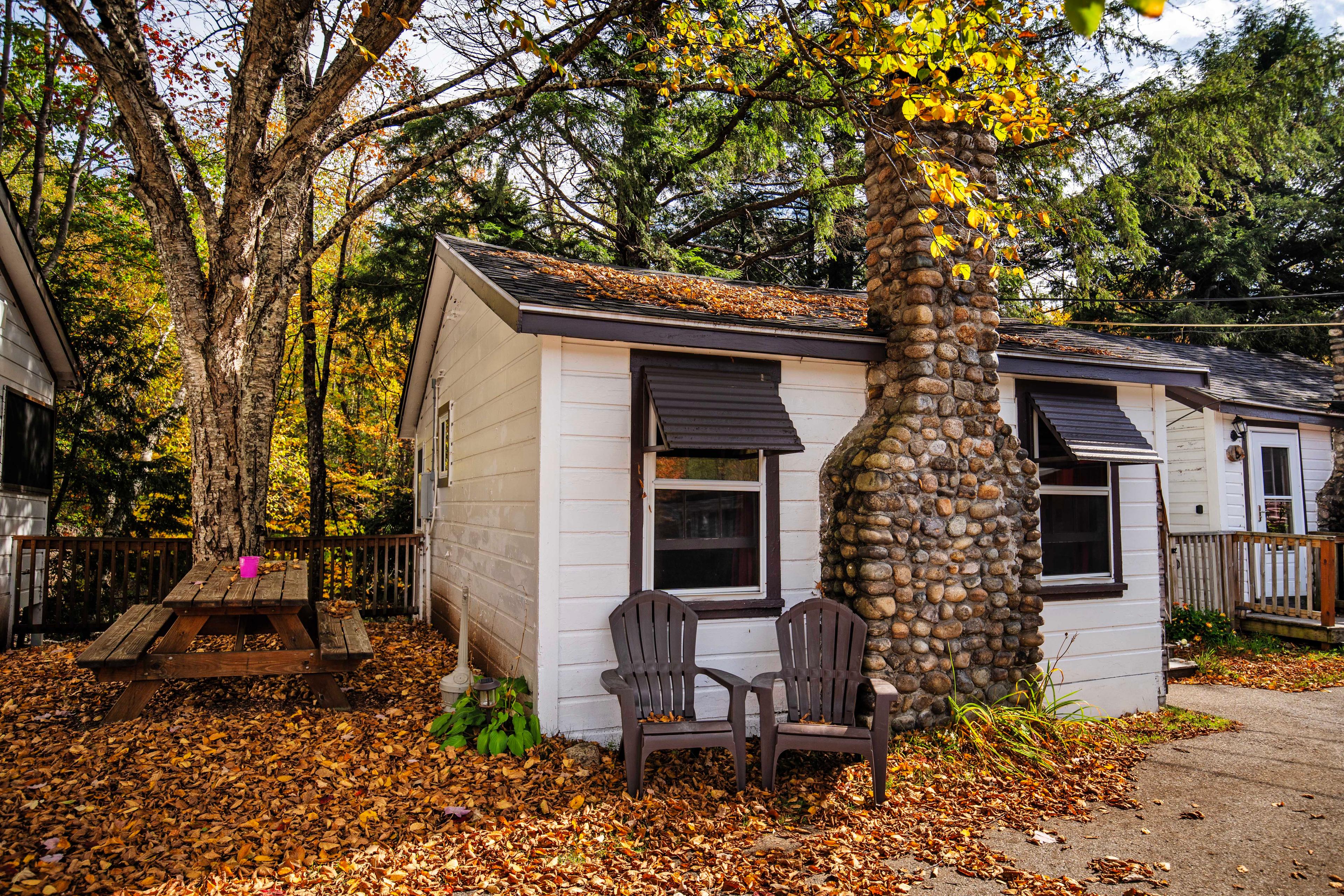 Charming Falling Waters cabin located left of the main red house at Pemi Cabins. #PeacefulRetreat #FirewoodAvailable #RomanticCabin #ScenicPorch