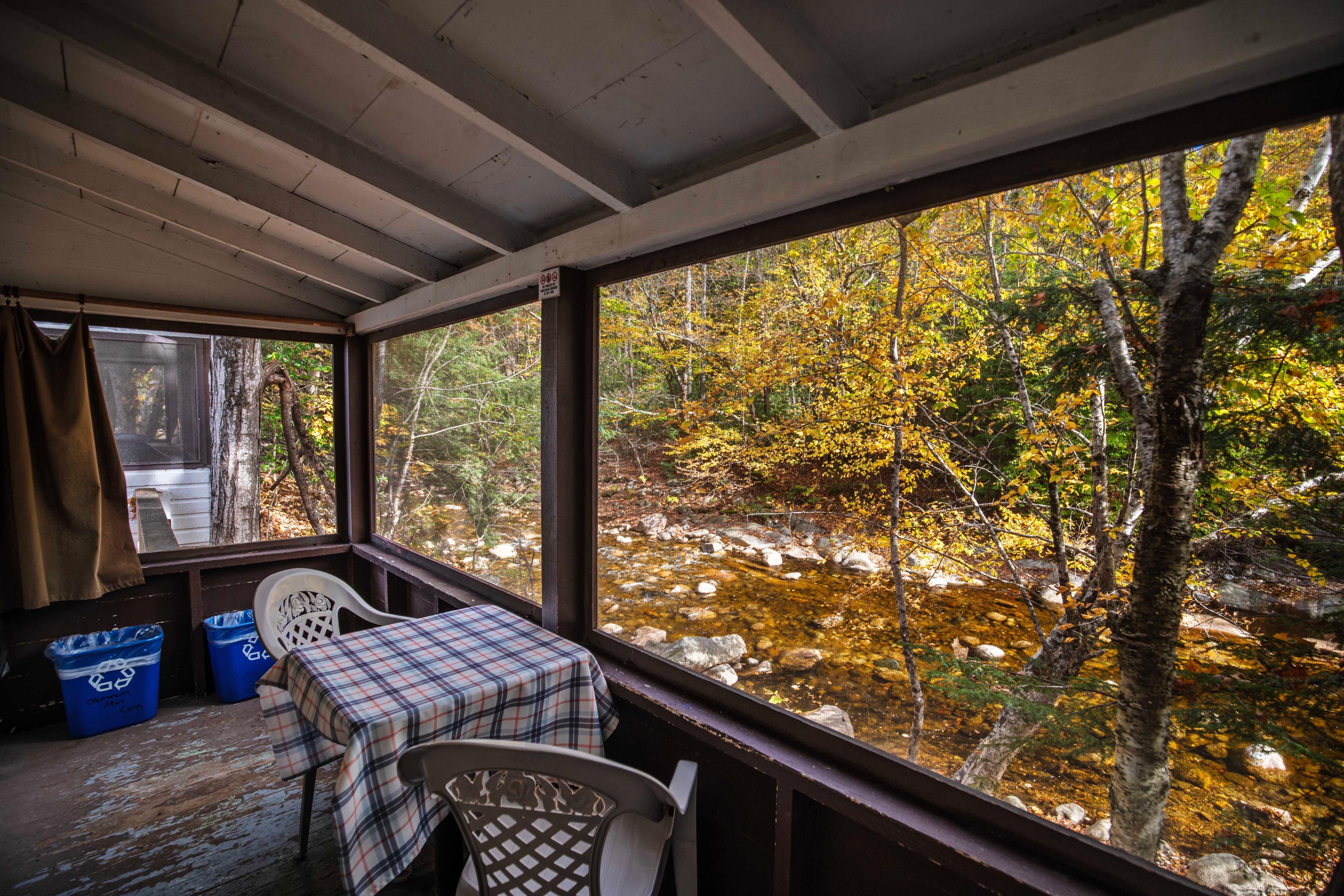 Perfect spot for a romantic dinner with river views at The Basin cabin. #VacationRental #MountainRetreat #RomanticGetaway #UnforgettableGetaway