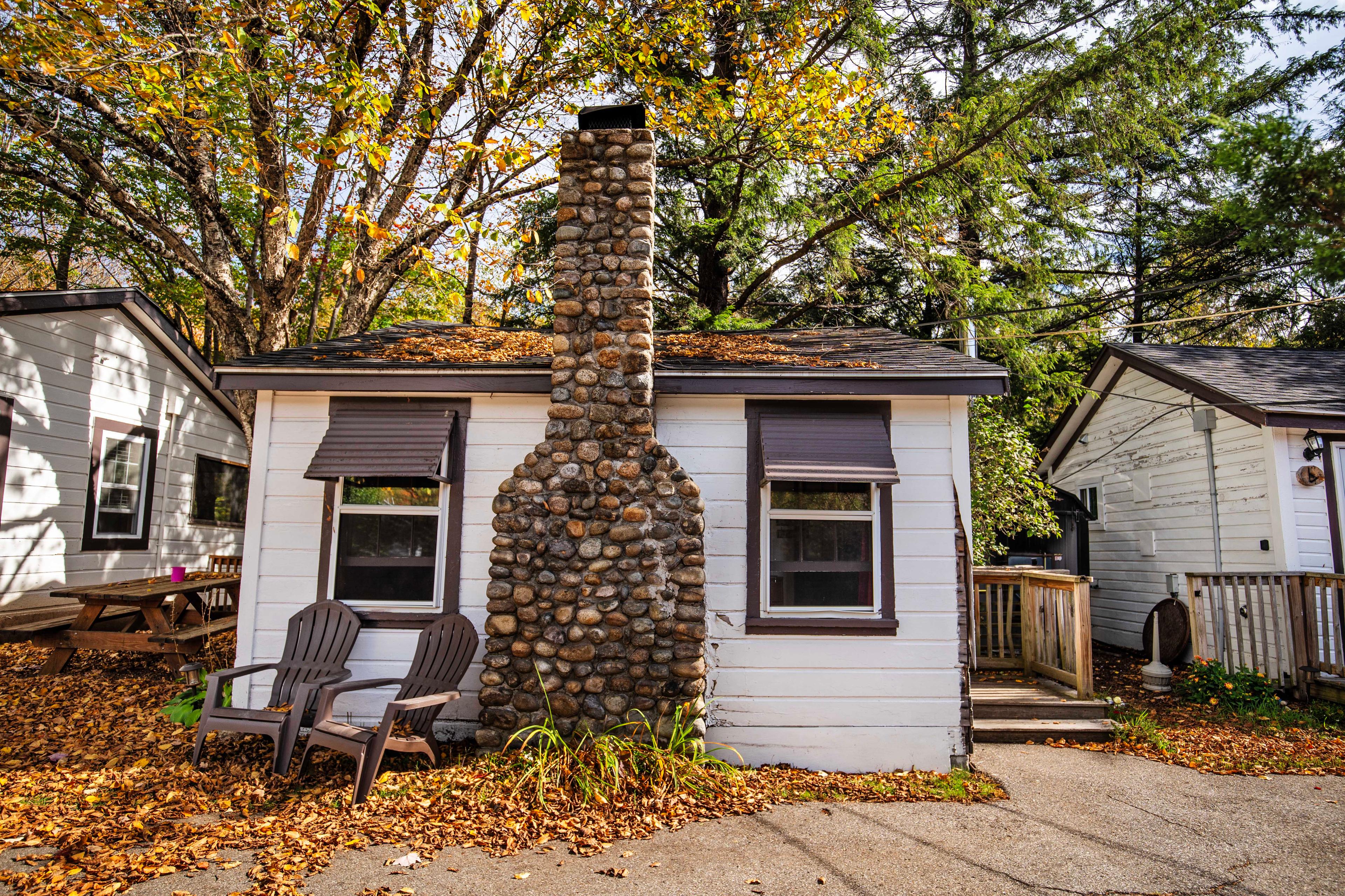 Falling Waters: A delightful riverside cabin in the heart of the White Mountains. #PemiCabins #PemigewassetRiver #RiversideCabin #LincolnNH