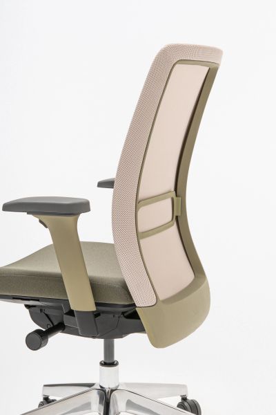 Ergonomická kancelárska stolička Leo s nastaviteľnou opierkou chrbta a podrúčkami v béžovo-sivej farbe