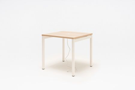 Ogi Y – minimalistický dizajn a charakteristické podnože