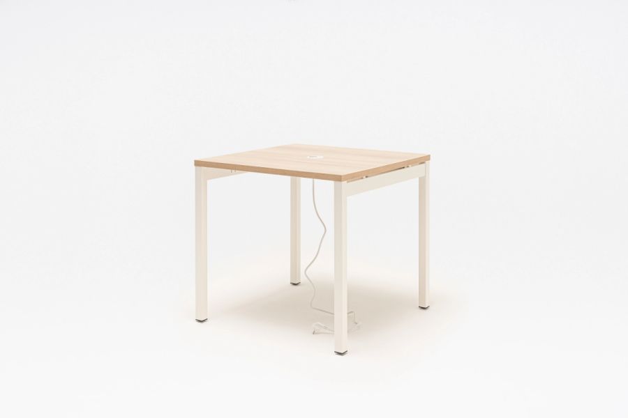 Ogi Y – minimalistický dizajn a charakteristické podnože