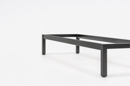Standard – kovová podstava pre skrine