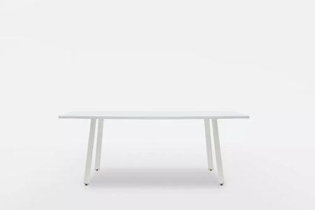 Ogi A – rokovací stôl s minimalistickým dizajnom