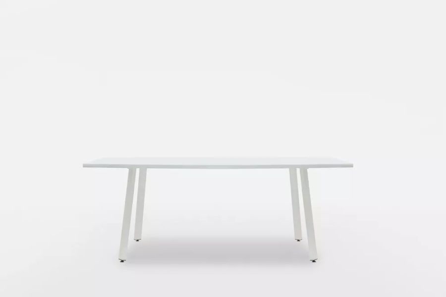 Ogi A – rokovací stôl s minimalistickým dizajnom