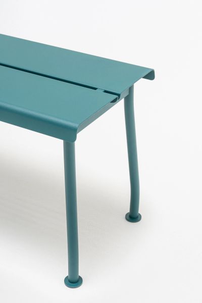 Flaner – minimalistická outdoorová lavica – obrázok 3