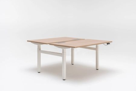 Ogi Drive elektricky výškovo nastaviteľný dvojstôl s drevenou doskou a bielou kovovou konštrukciou