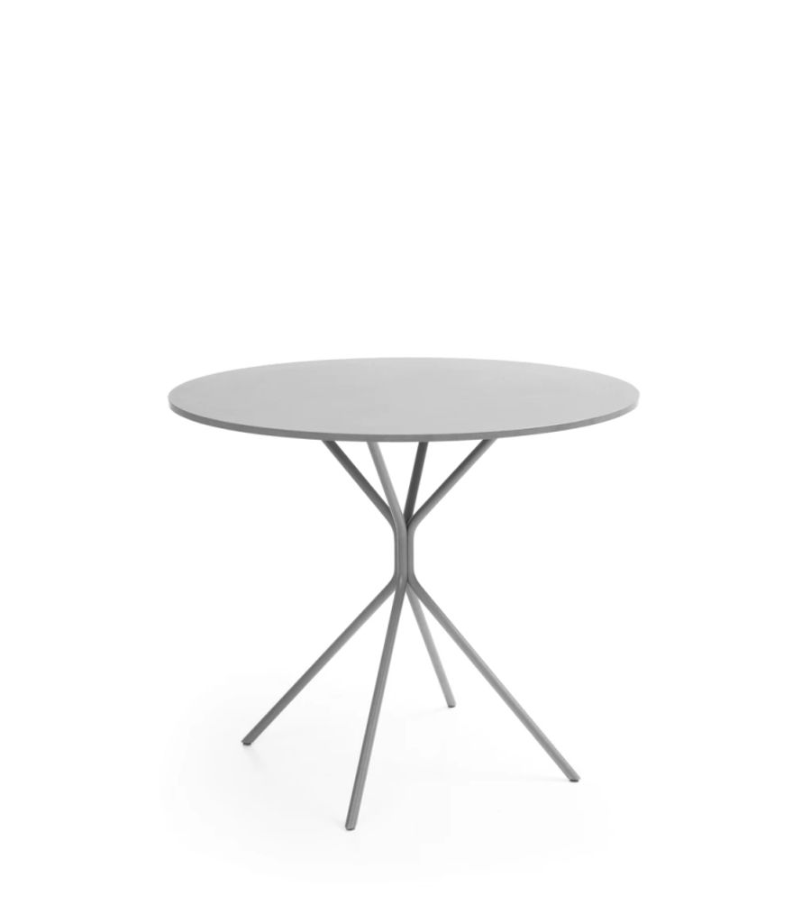 Chic Tables RH30 – kolekcia ľahkých stolov na široké použitie