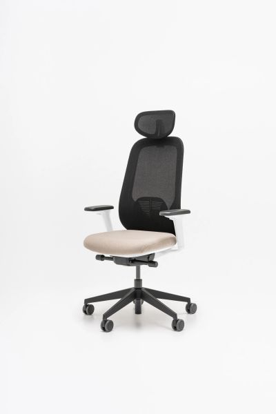 Ergonomická kancelárska stolička Iris s opierkou hlavy, sieťovaným operadlom a béžovým sedákom na kolieskach