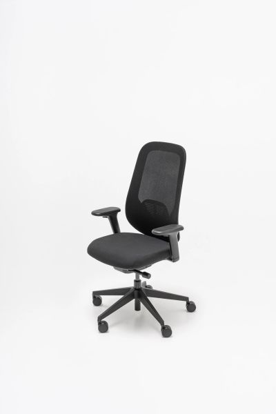 Ergonomická kancelárska stolička Iris s opierkami rúk a sieťovaným operadlom na kolieskach