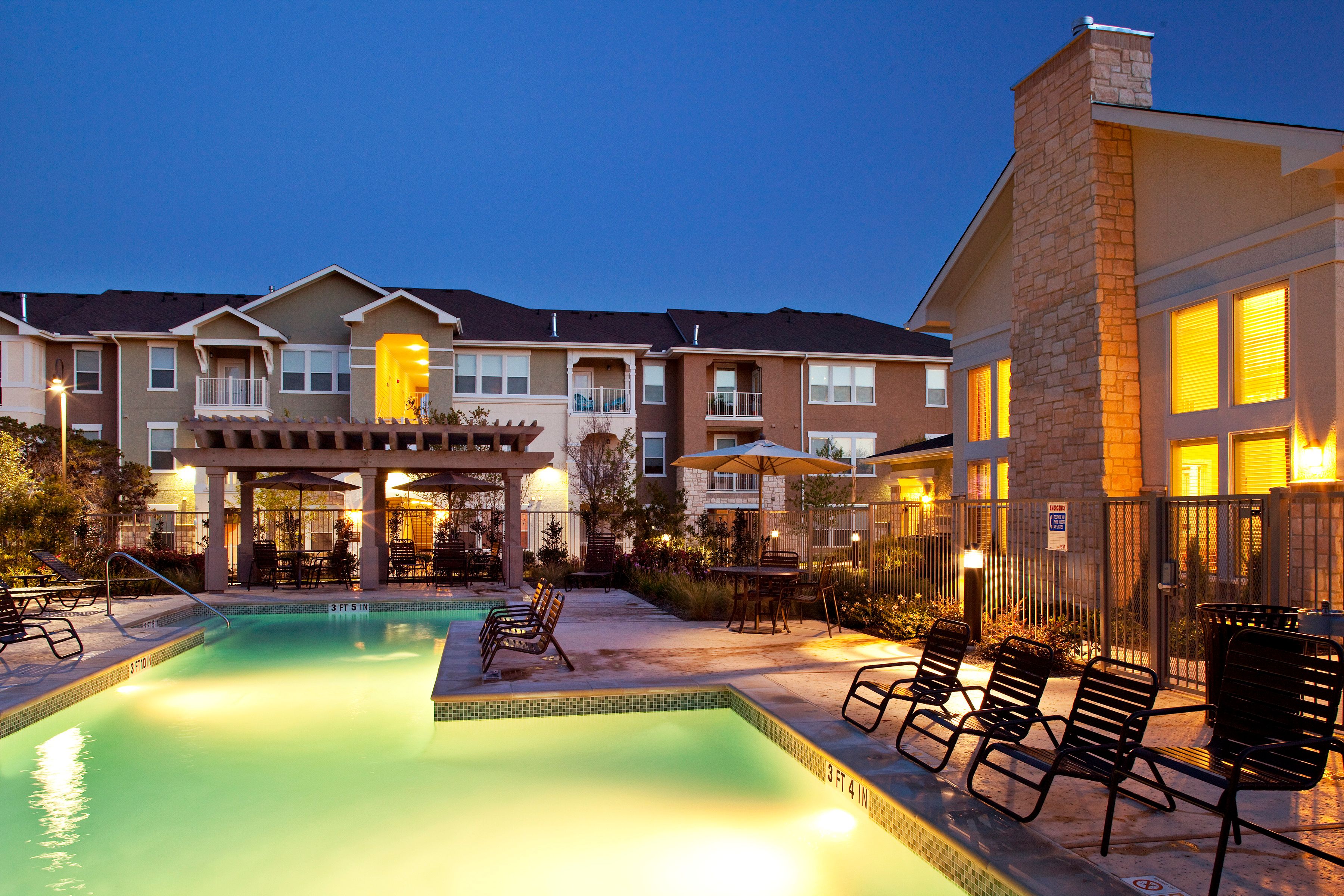 Encino Pointe 6 of 10