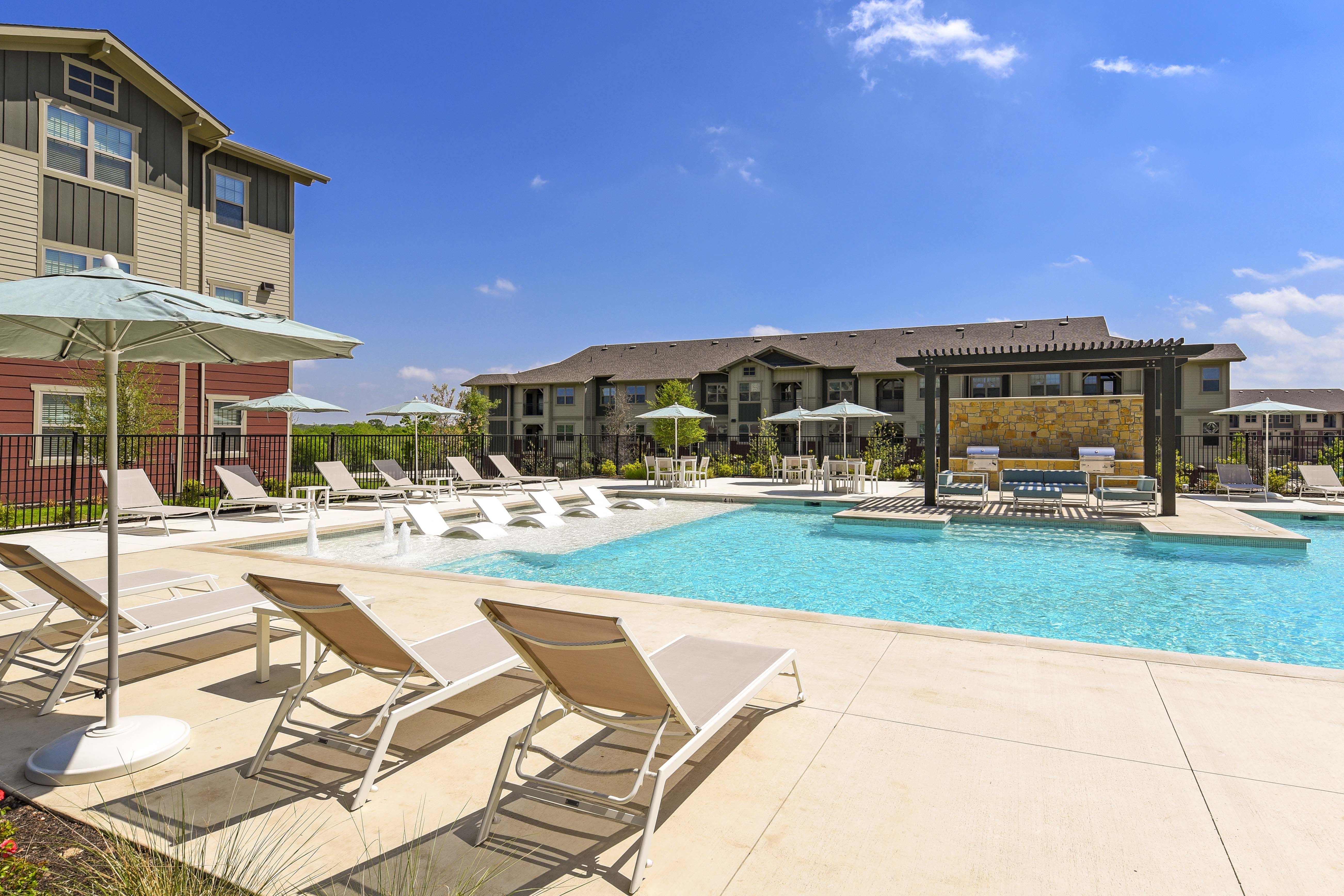Encino Pointe 8 of 10