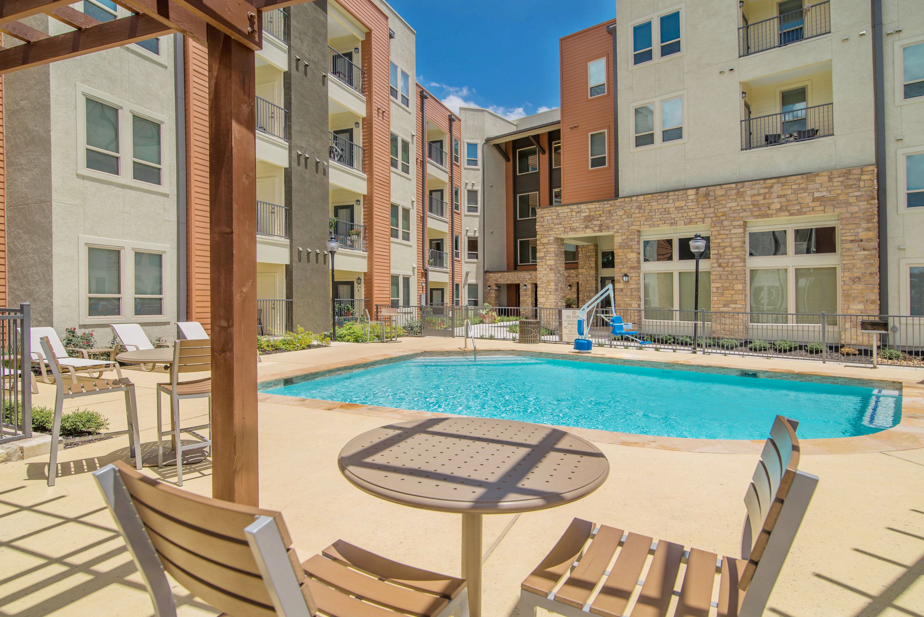 Balcones Lofts 2 of 8