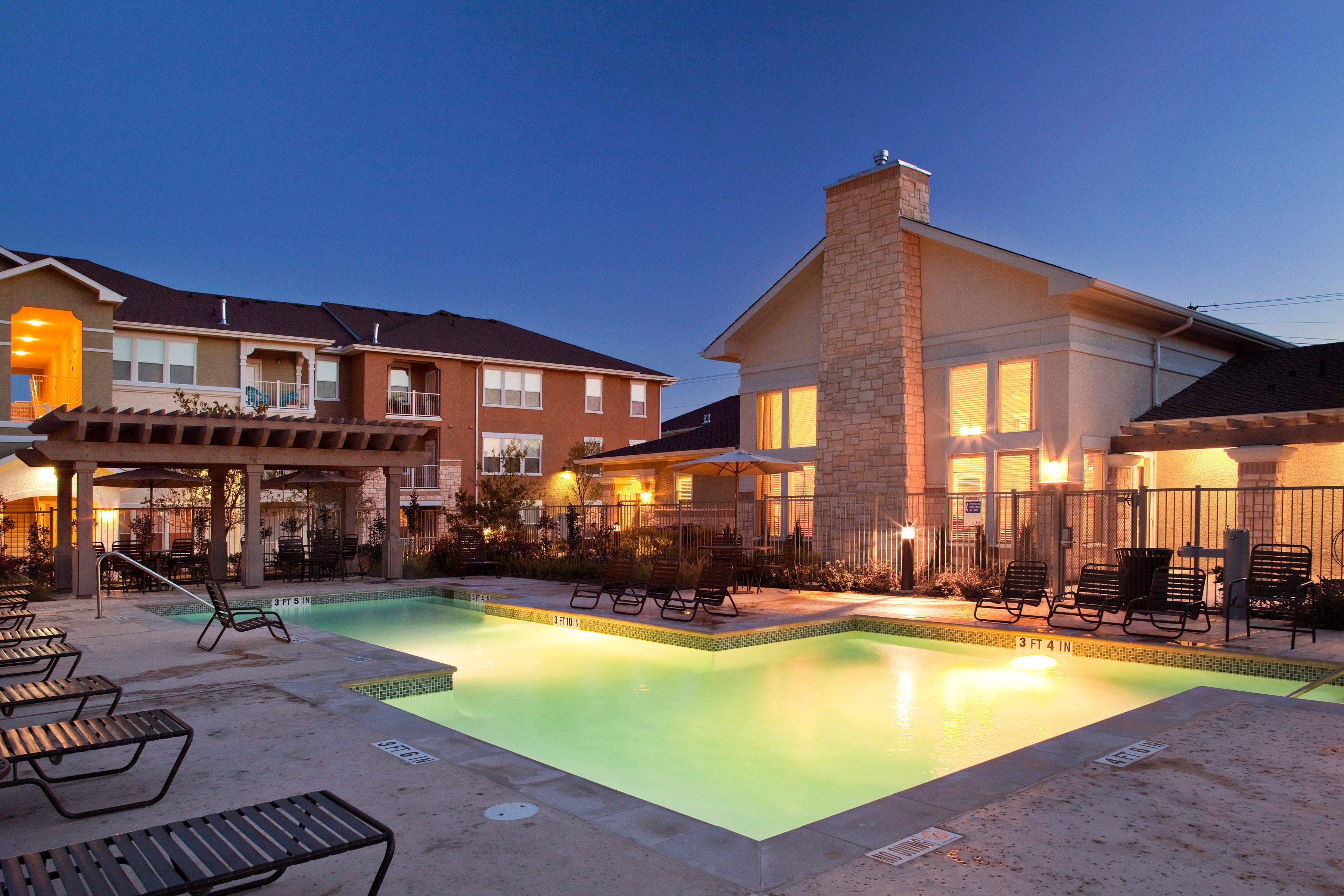Encino Pointe 5 of 10