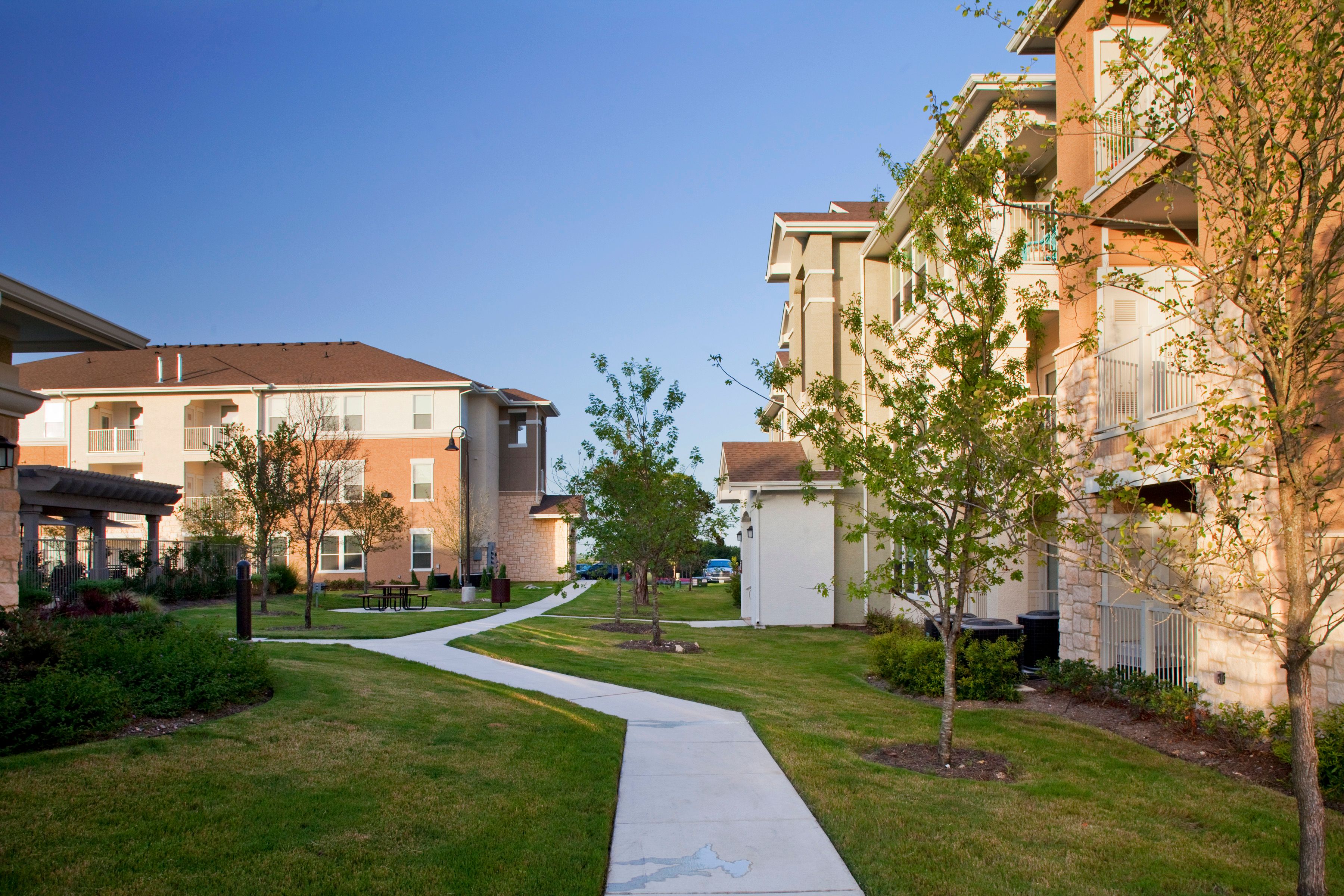 Encino Pointe 4 of 10