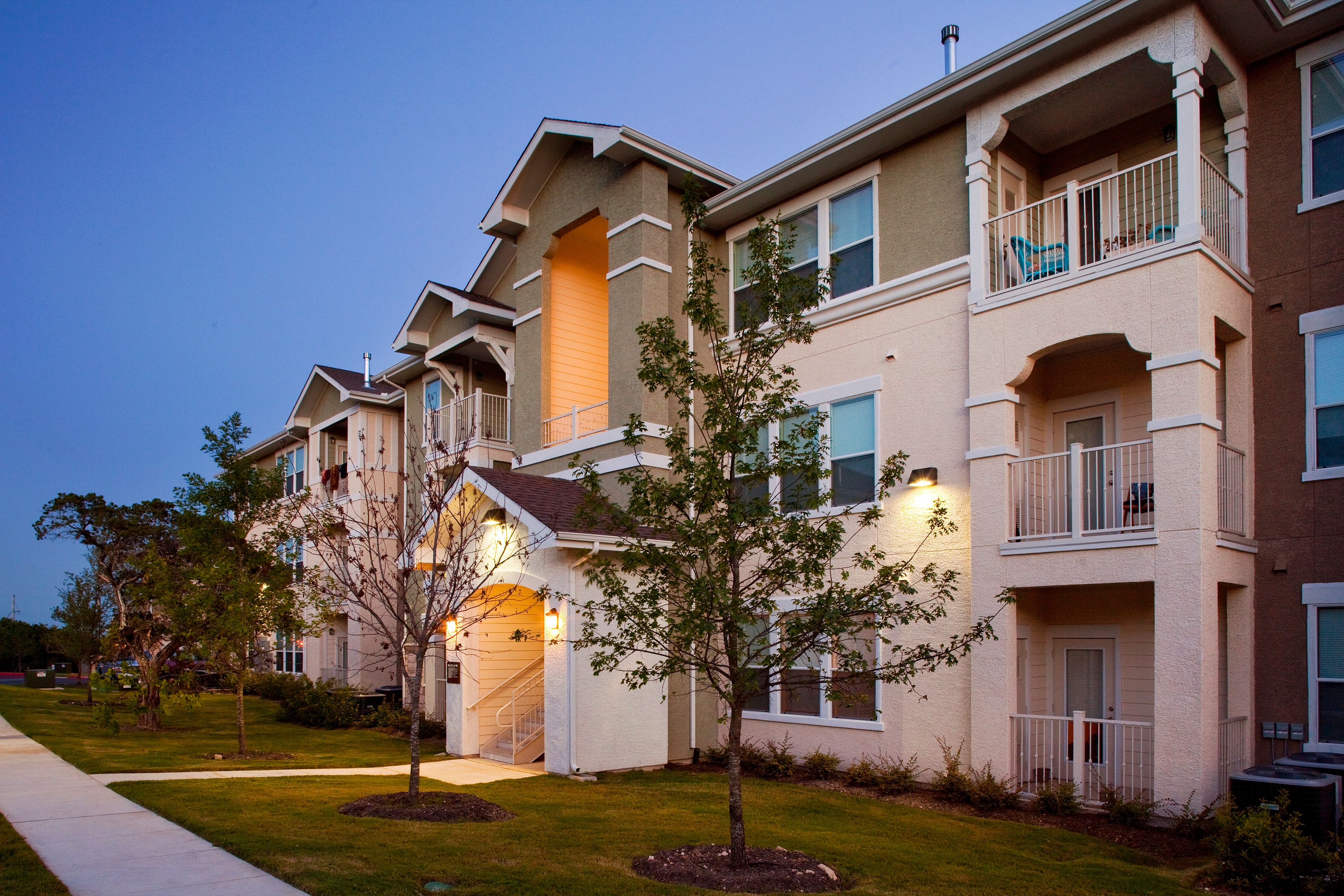 Encino Pointe 2 of 10