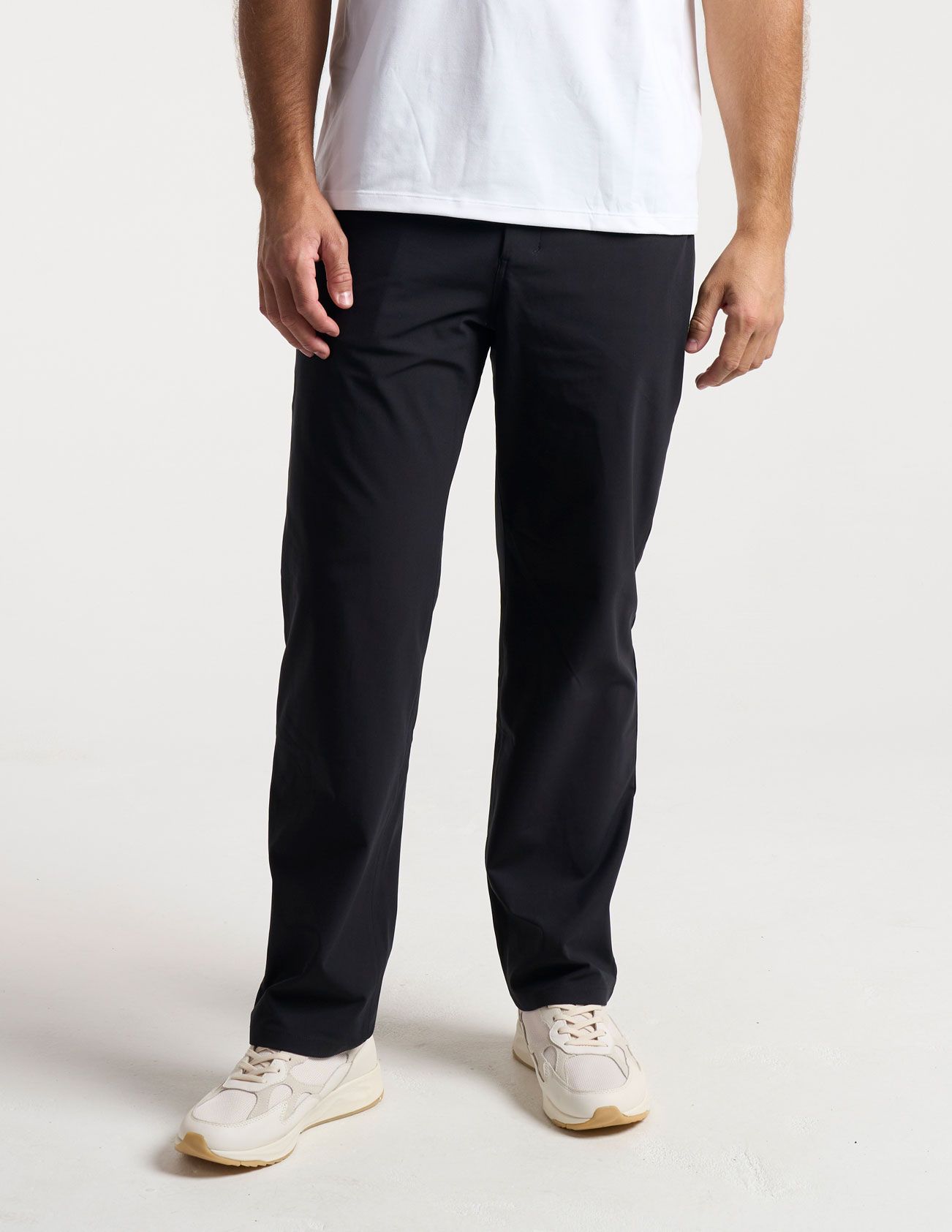 5-Pocket Tech Pants - Black - Relaxed Fit