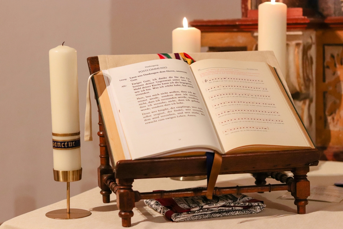 En felles tjeneste for Gud og menigheten - Liturgi i Bibelen og kirkens historie