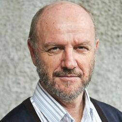 Bilde av forfatteren Erling Lundeby