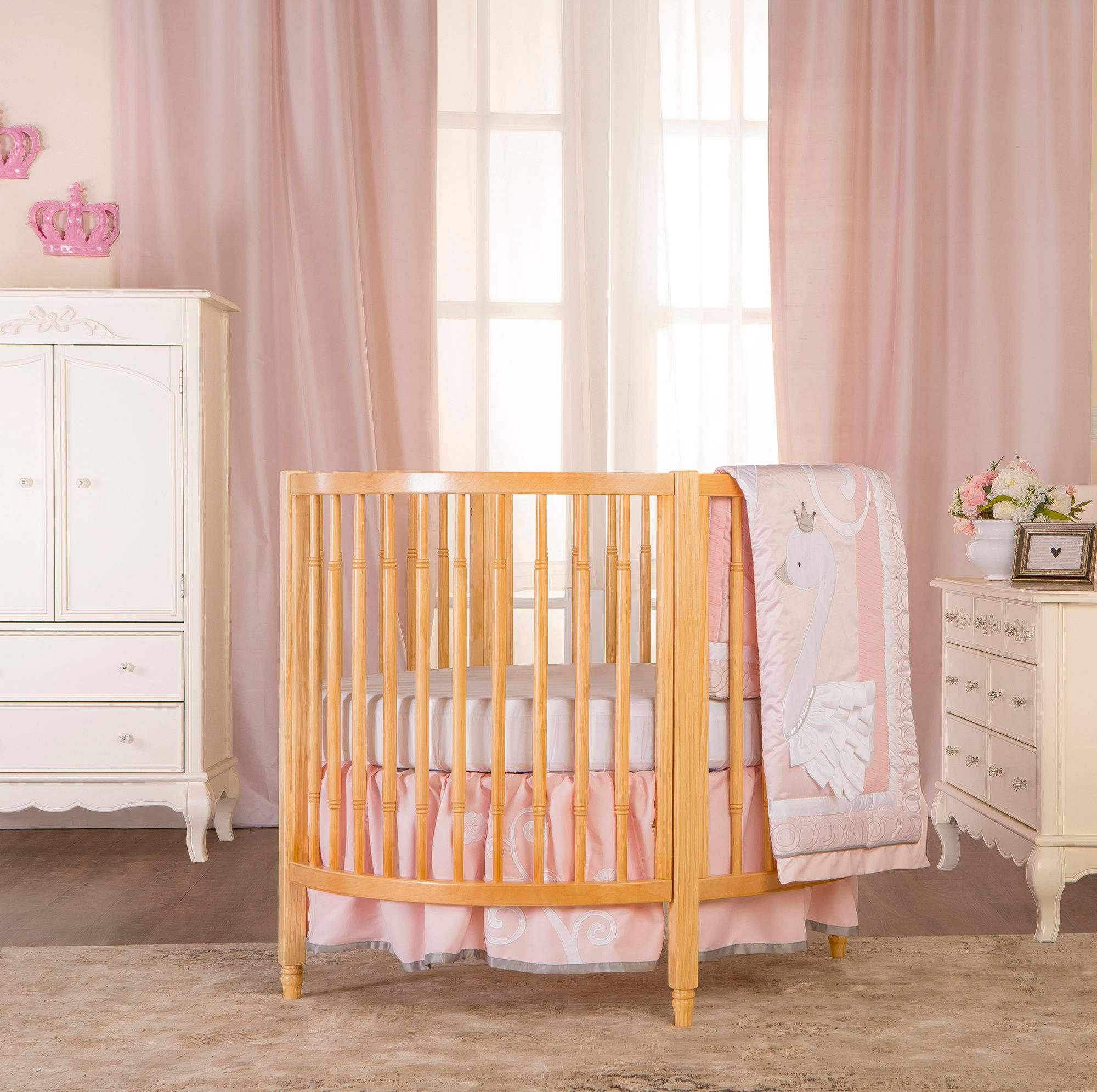 Dream On Me Sophia Posh Circular Crib with vertical slats