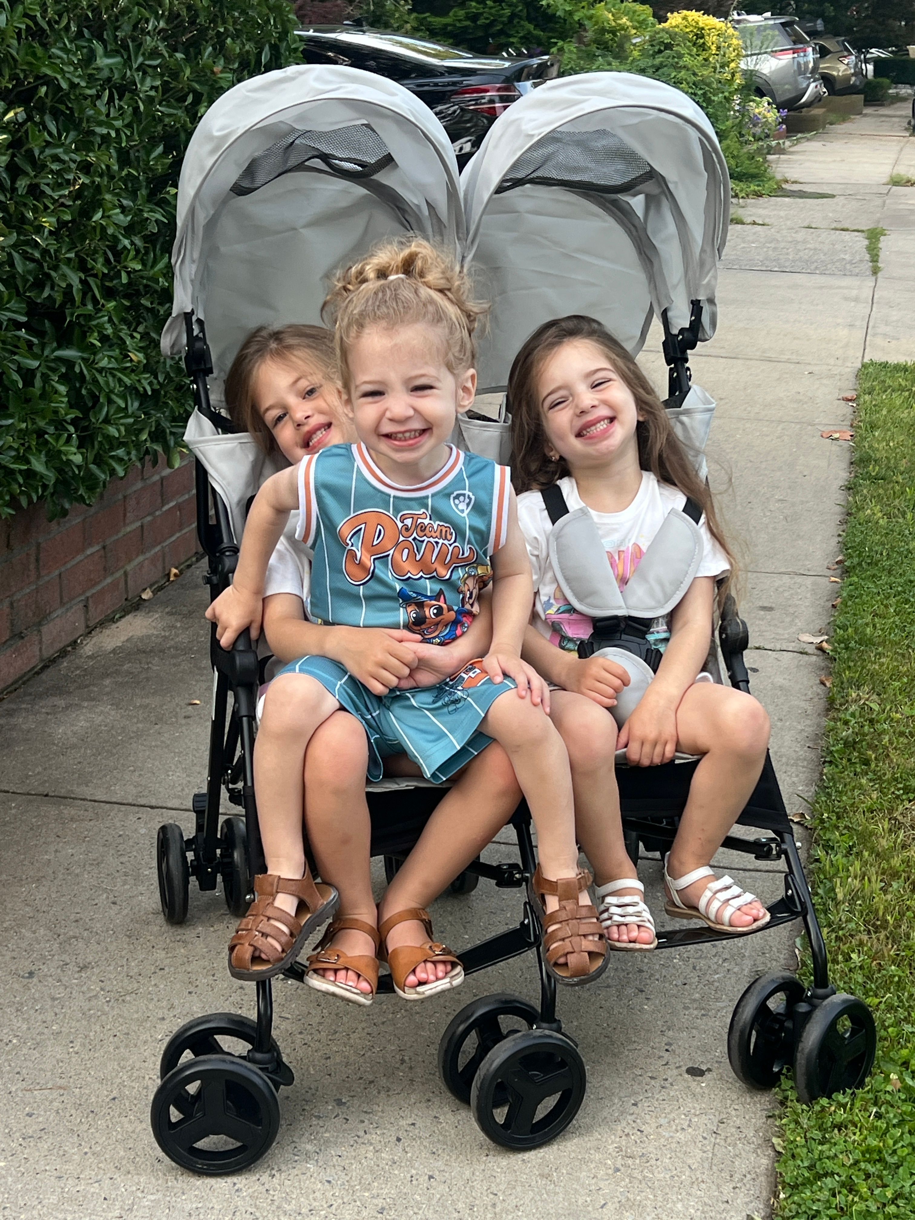 Dream On Me Twin Venture Umbrella Stroller for twins or siblings with spacious seating