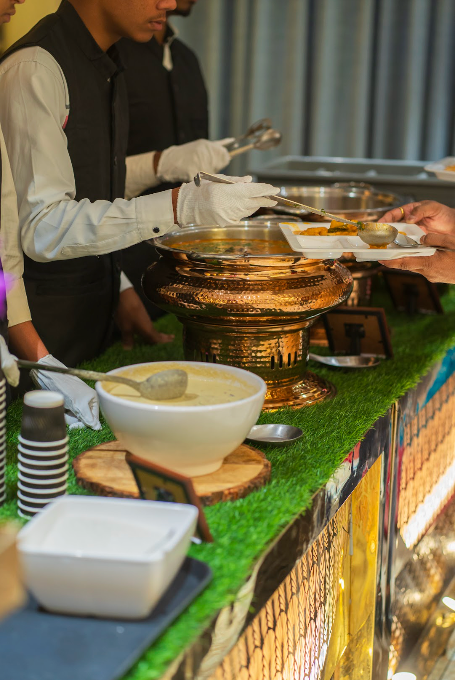 Elegant banquet setup at Avismara Celebrations by Bendre Caterers in Pune, showcasing premium vegetarian catering and décor
