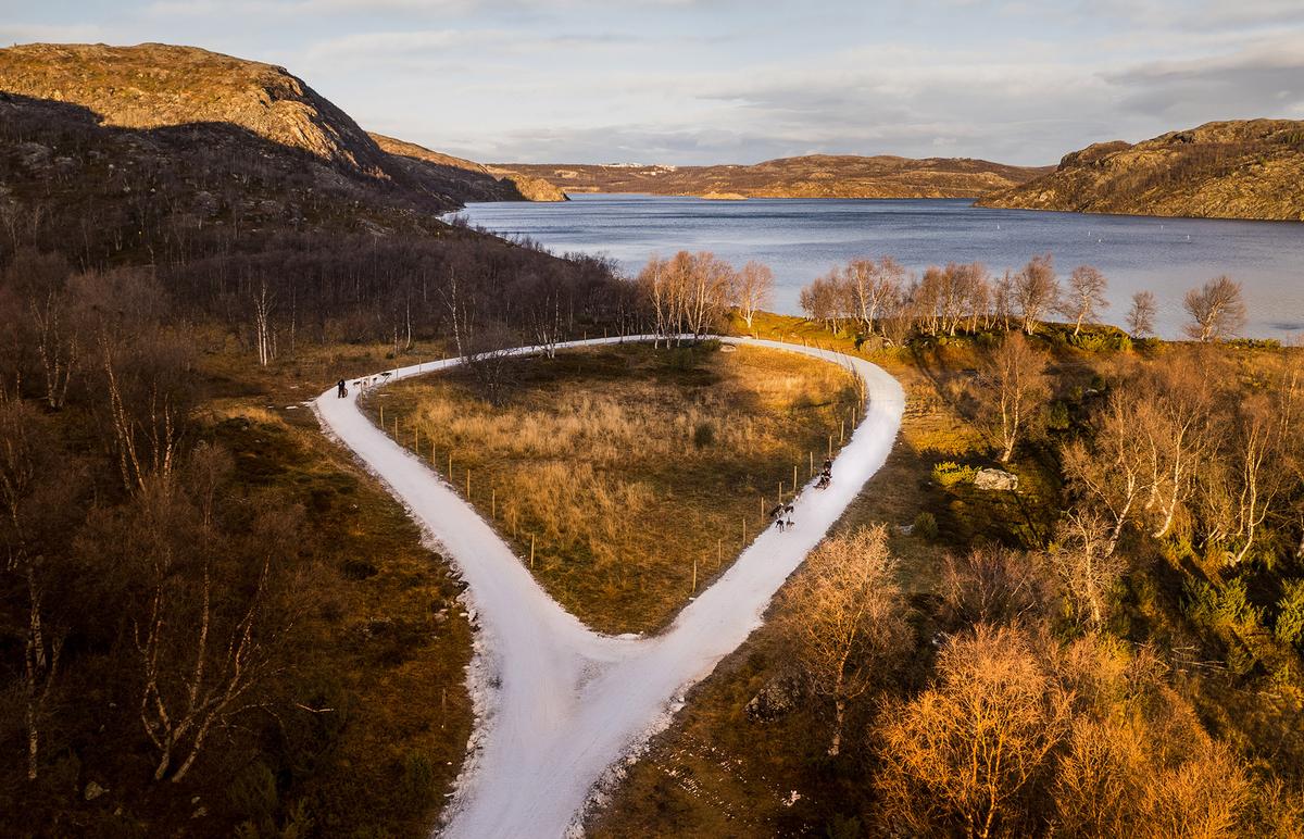 Transport, tur med hundespann og Snowhotel 365
