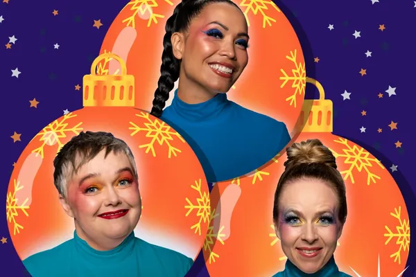 Tre damer som vises i hver sin julekule.
