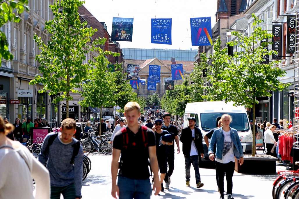 Let´s rethink: Det er slagordet Aarhus og Aarhusianerne har levd etter i flere år. Her fra sentrum i 2017. Foto: Flemming Hofmann Tveitan/Fjord Line