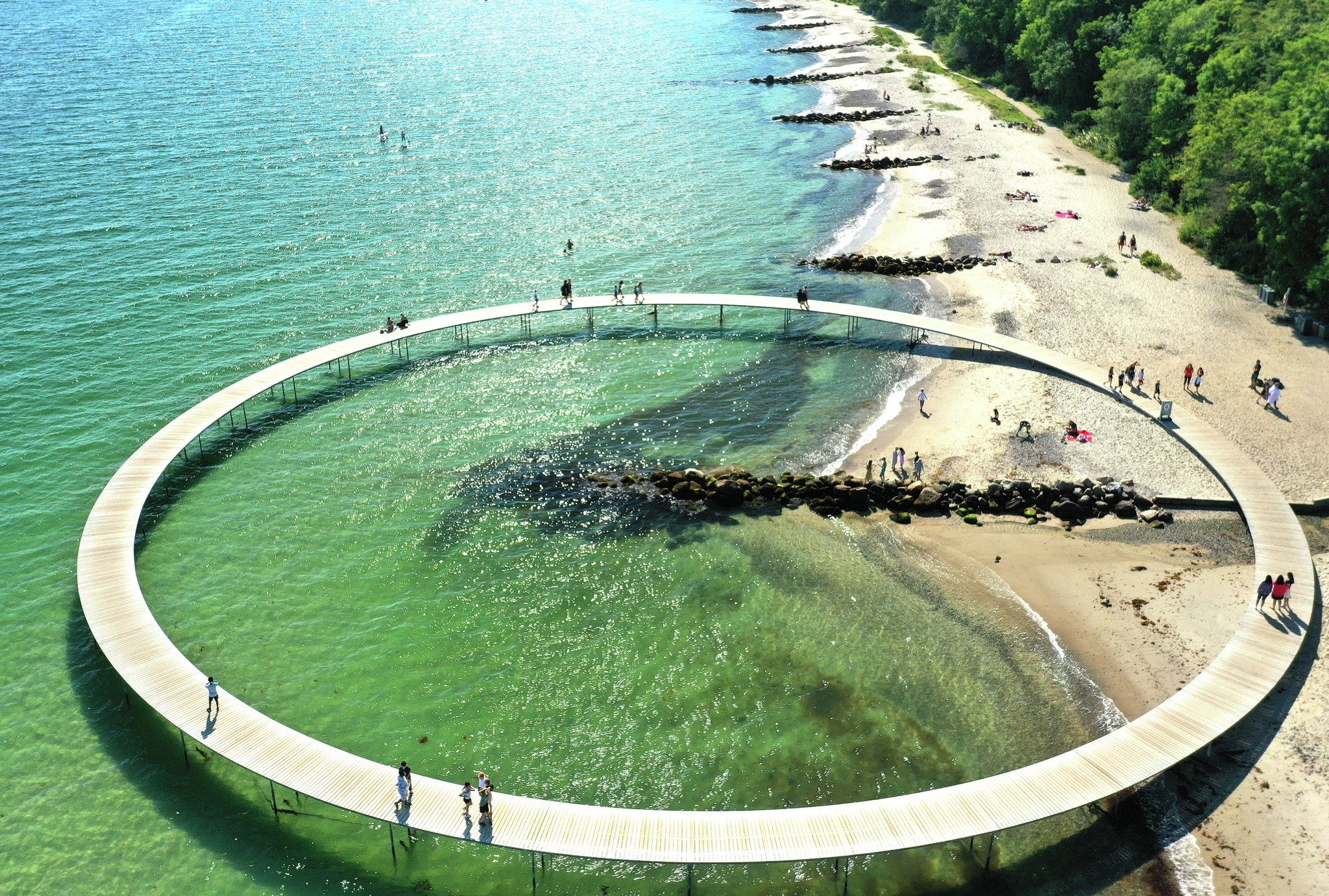 Den uendelige bro utenfor Aarhus. Foto: Fjord Line