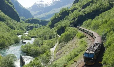 Eine Zugreise an der Spitze Europas