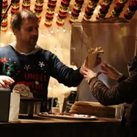 Mann i matbod i Aalborg Zoo. Foto.