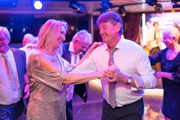 Topp stemning på dansegulvet ut i de små timer. Foto: Fjord Line