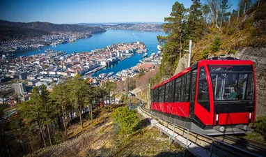 Ausflüge zu den Bergen Fløyen und Ulriken