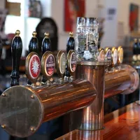 Fat: Ikke noe å si på utvalget i baren. Her finnes også flere gode alkoholfrie alternativer. Foto: Fjord Line