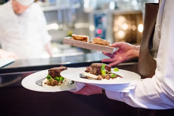 Nam nam: I Grieg Brasserie har kokkene søkelyset på råvarene. Foto: Eric Johannessen