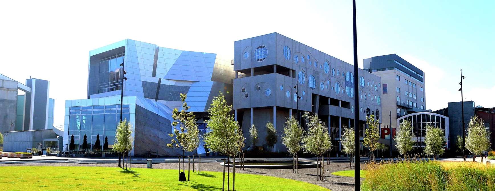 Musikkens Hus er et landemerke på havnefronten i Aalborg. Foto: Fjord Line
