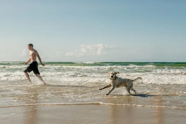 Hvite strender og blågrønt vann venter deg på Løkken strand. Foto: Mette Johnsen/Visit Denmark
