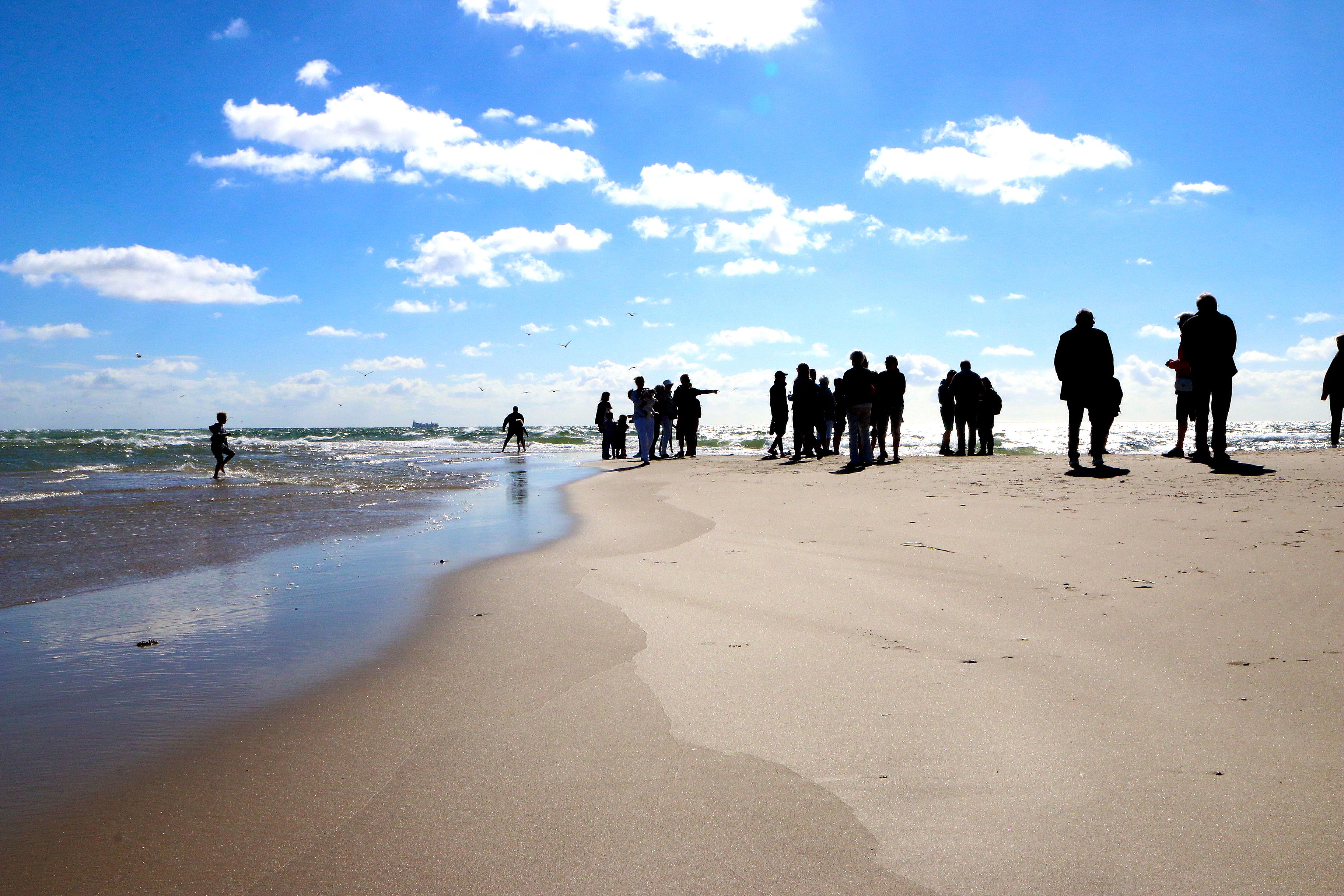 På godværsdager sommerstid kan du neppe regne med å være alene på Grenen. Men slapp av - dette er et enormt område, så det er god plass. Foto: Fjord Line