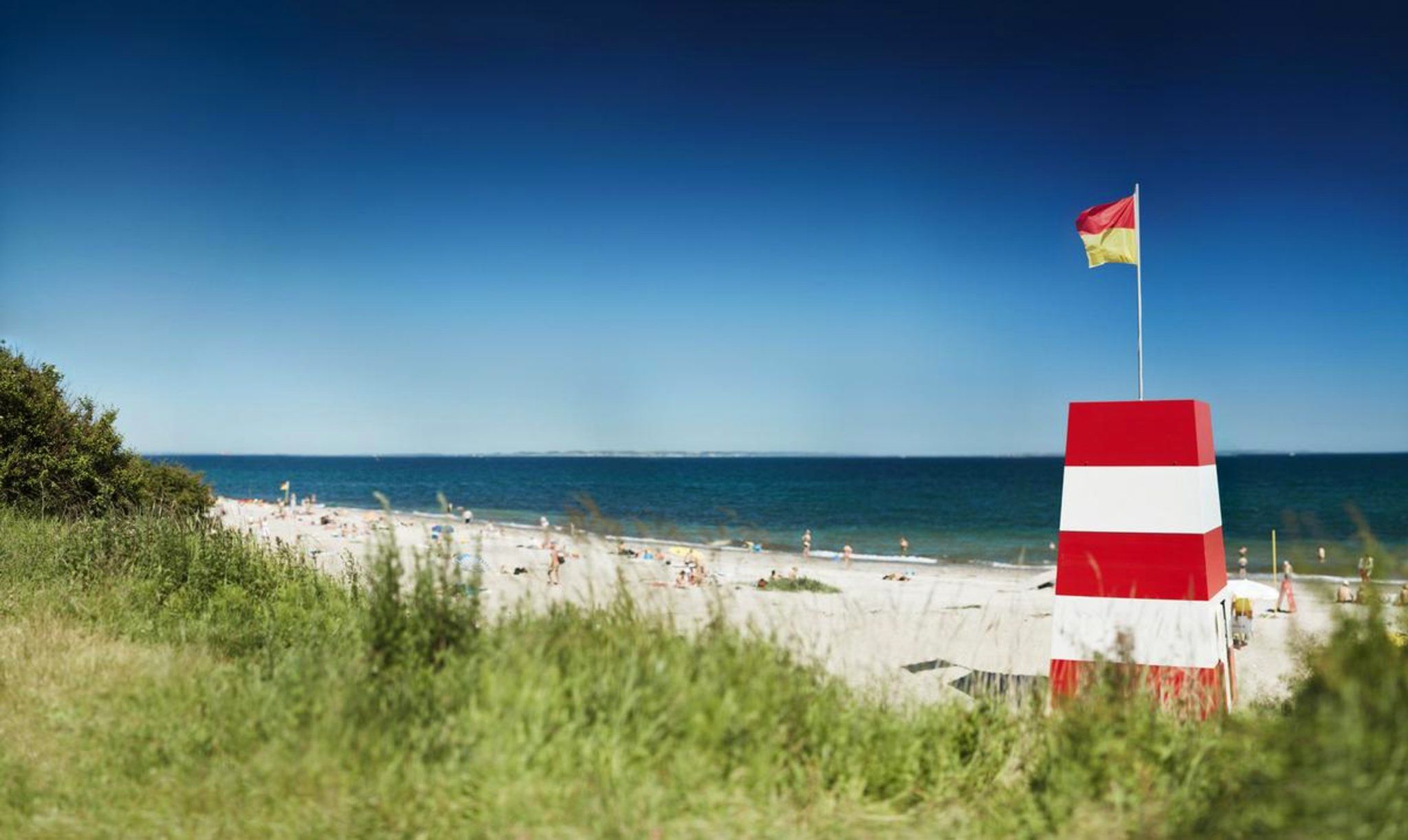 Ligger vakkert til. Ikke langt fra museet, ligger Moesgaard Strand. Her er det bare å hoppe uti. Foto: Visit Denmark