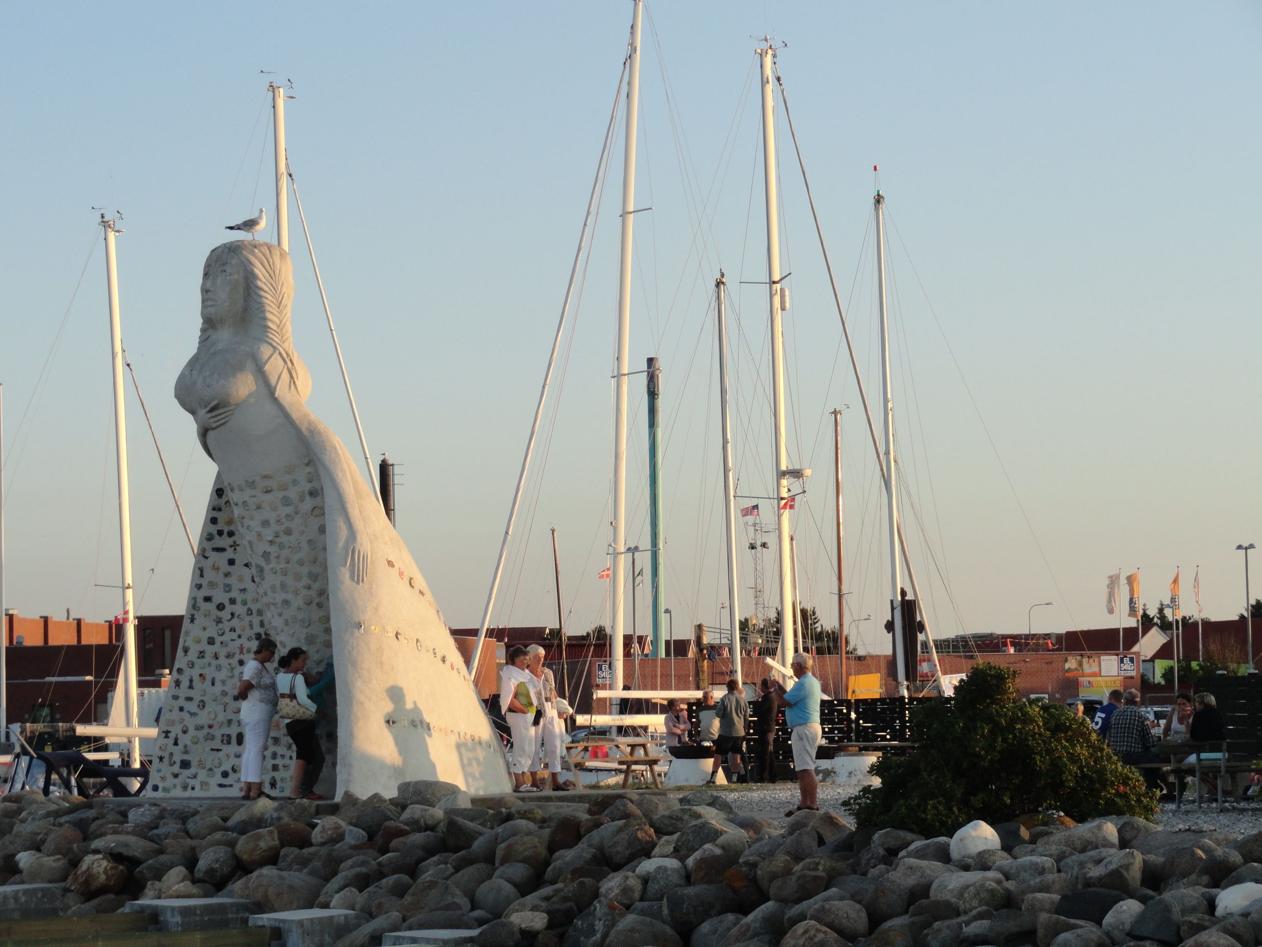 "Fruen fra havet" skuer utover havnen