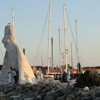 "Fruen fra havet" skuer utover havnen