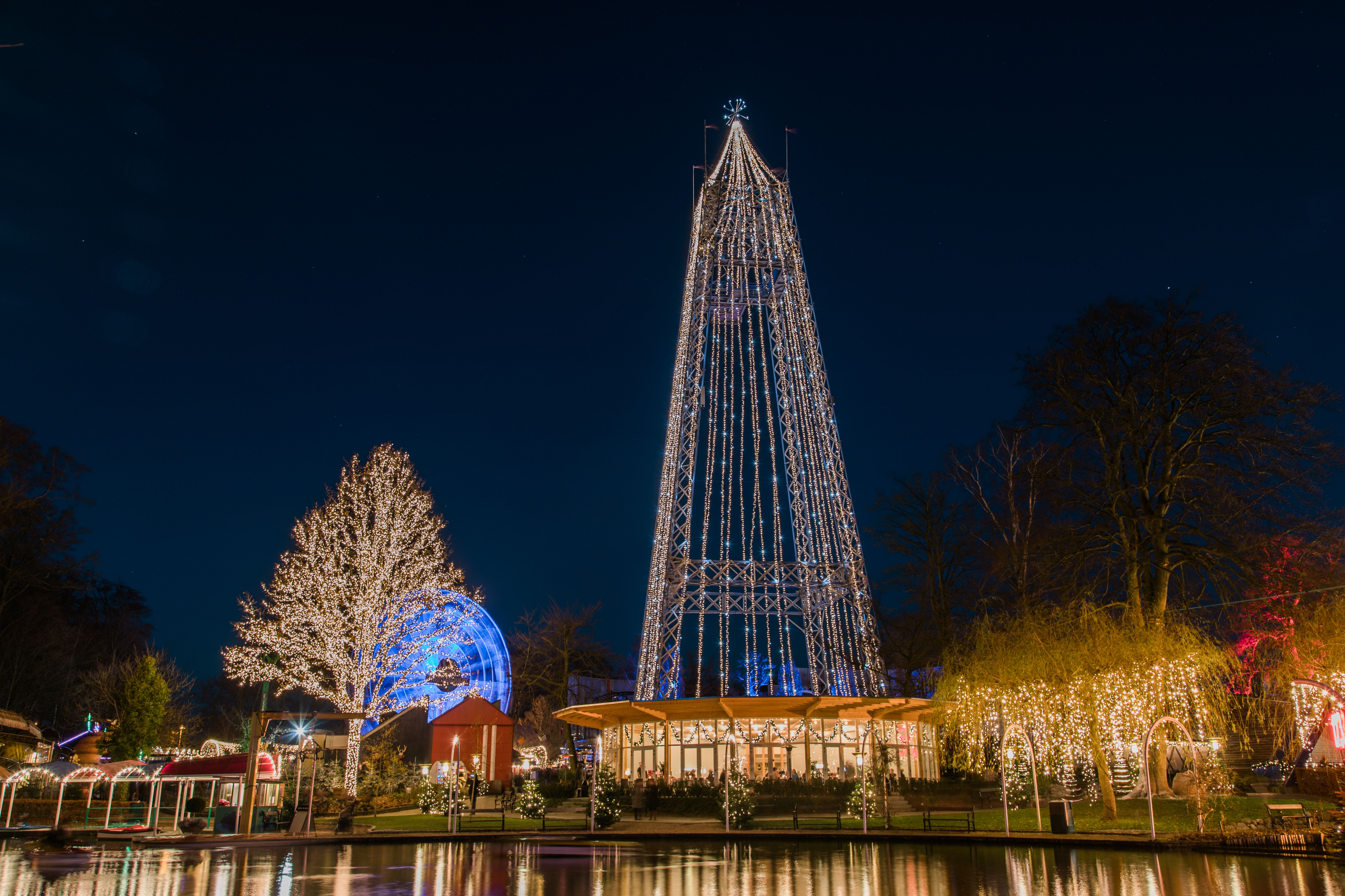 Foto av Sky-Tower med julelys
